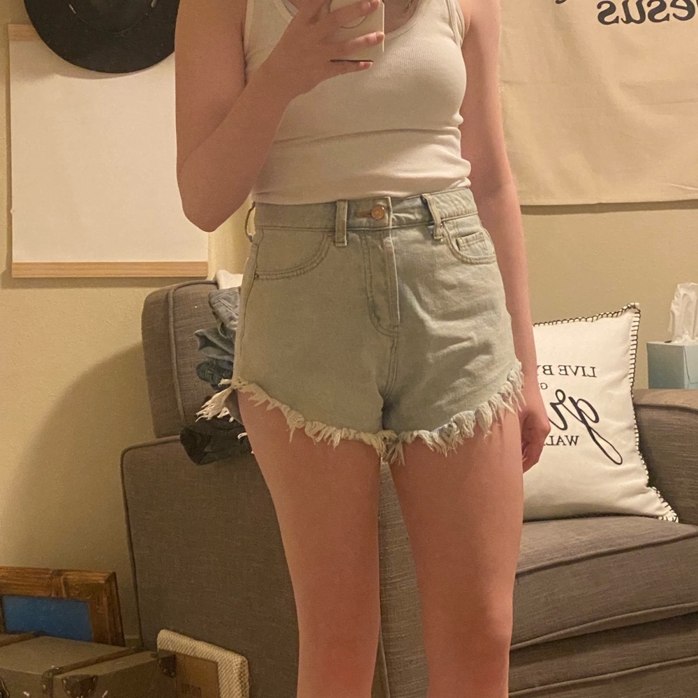 Wild Fable Raw-Hem High-Rise Shorts - Light Wash - Women’s Size 0